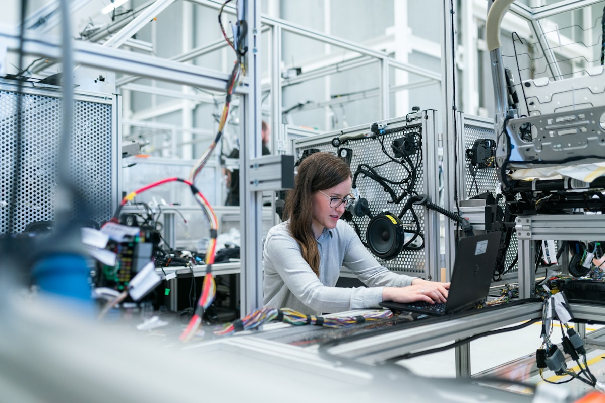 Engineer monitoring product quality in real time